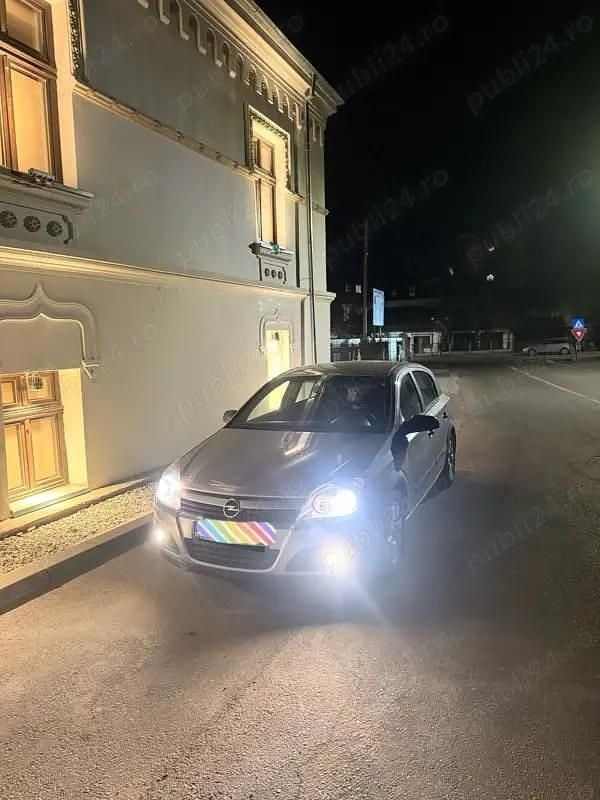 Second-hand Opel Astra 116 CP (85 kW) 2004 Hatchback