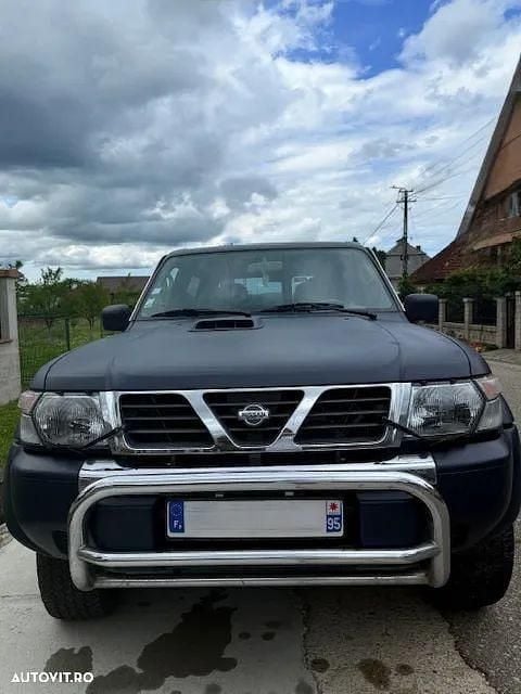 Gri Utilizat 2000 Nissan Patrol Comfort SUV | 7.000 EUR (Super Preț) - Imagine 1/4
