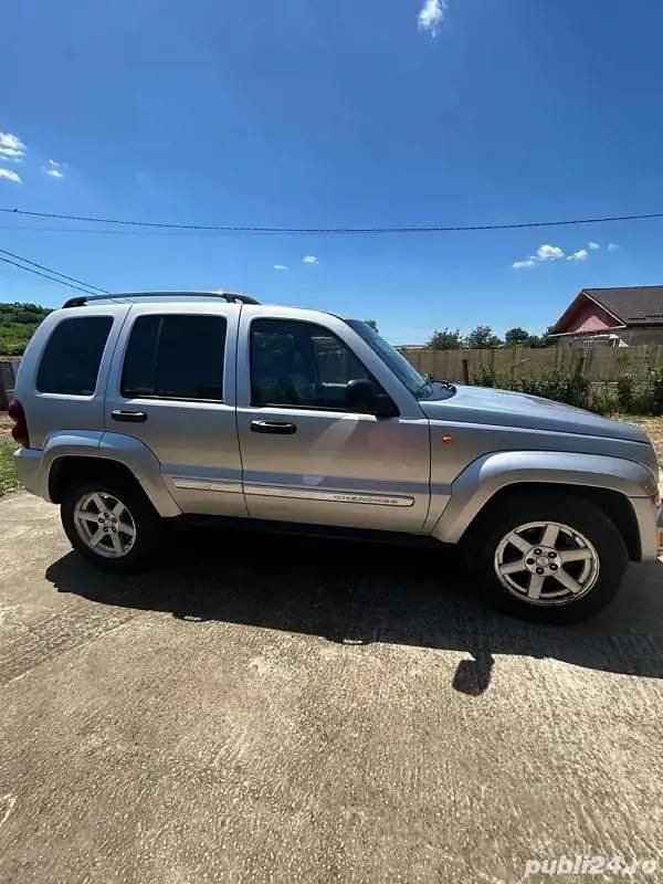 Utilizat 2006 Jeep Cherokee SUV | 5.000 EUR - Imagine 1/4