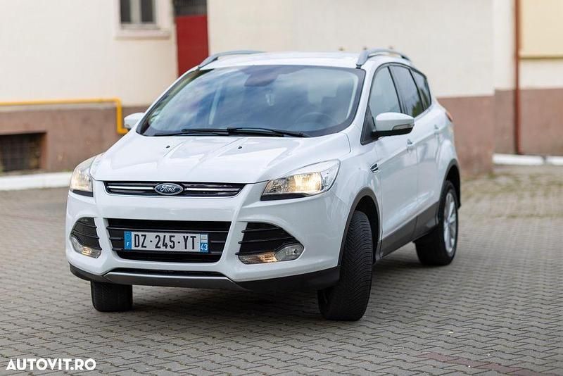 Culoarealb Utilizat 2016 Ford Kuga Titanium SUV | 10.300 EUR (Preț bun) - Imagine 1/4
