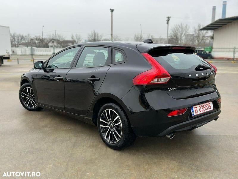 Second-hand Volvo V40 Plus 150 CP (110 kW) 2017 Culoarenegru Hatchback