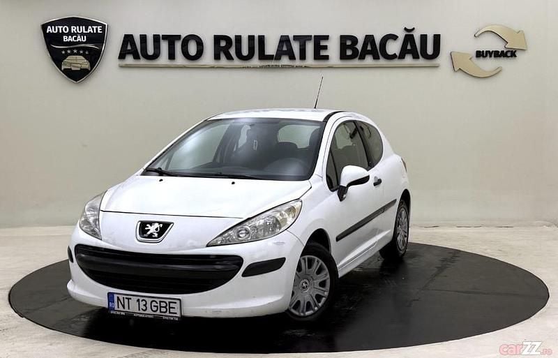 Utilizat 2008 Peugeot 207 Hatchback | 1.990 EUR (Preț bun) - Imagine 1/4
