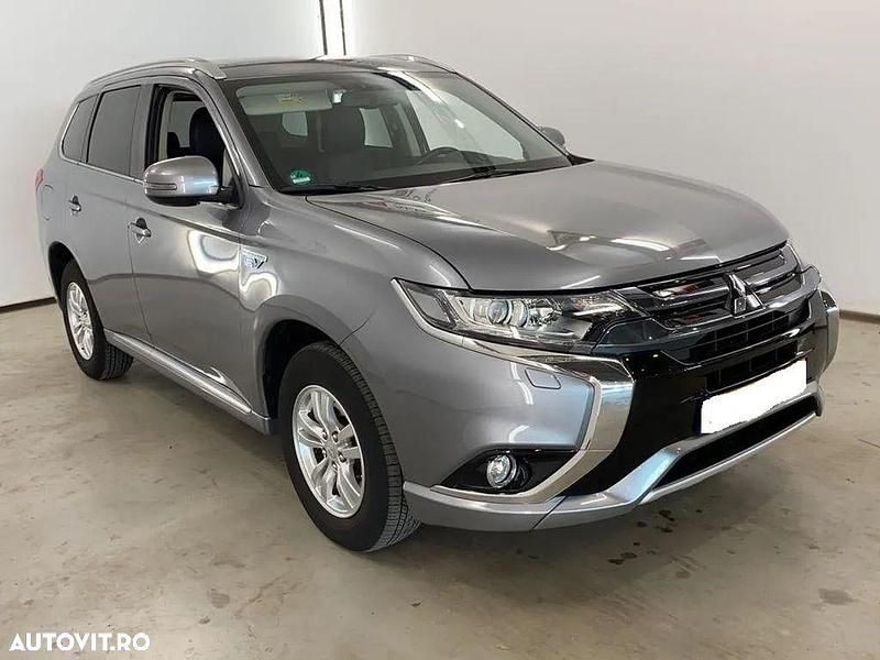 Culoareargint Utilizat 2015 Mitsubishi Outlander P-HEV SUV | 13.000 EUR (Preț OK) - Imagine 1/4