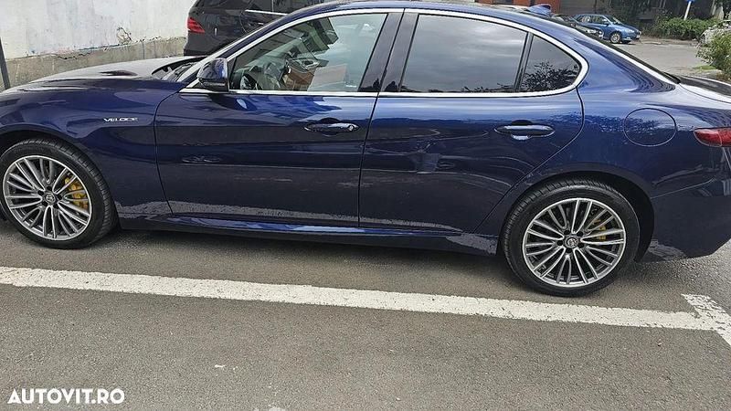 Culoarealbastru Utilizat 2019 Alfa Romeo Giulia Veloce Berlinǎ | 28.500 EUR (Preț OK) - Imagine 1/4