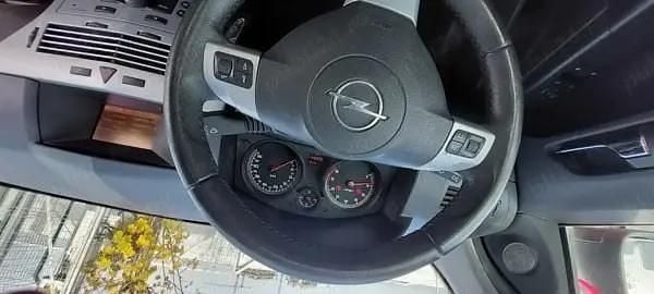 Second-hand Opel Astra 90 CP (66 kW) 2010 Hatchback