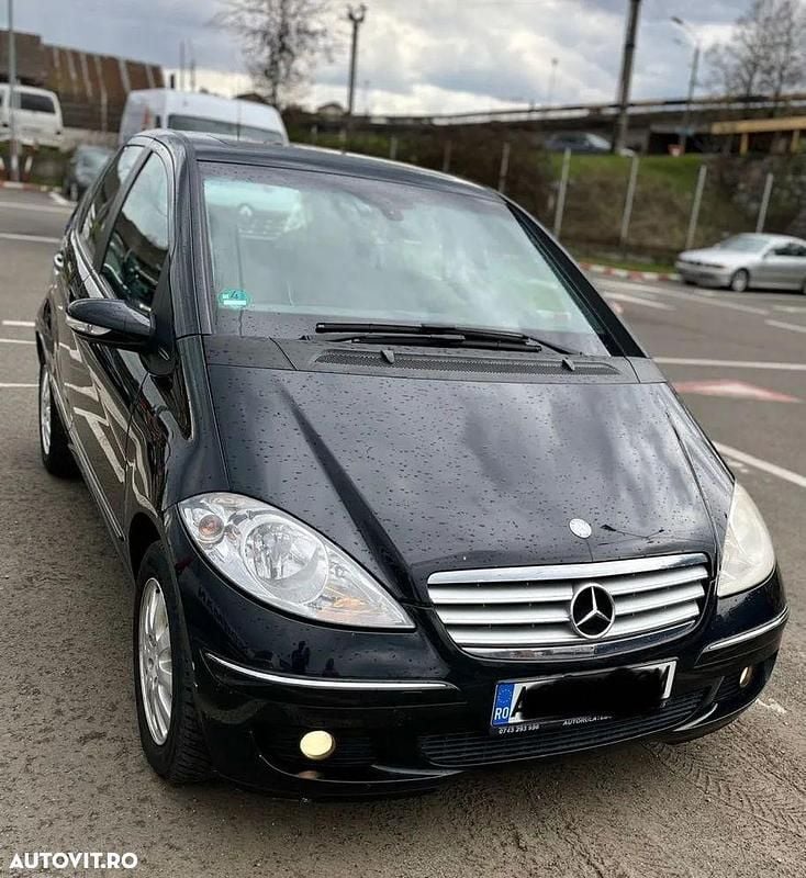 Culoarenegru Utilizat 2007 Mercedes A180 Elegance Hatchback | 2.000 EUR (Preț OK) - Imagine 1/4