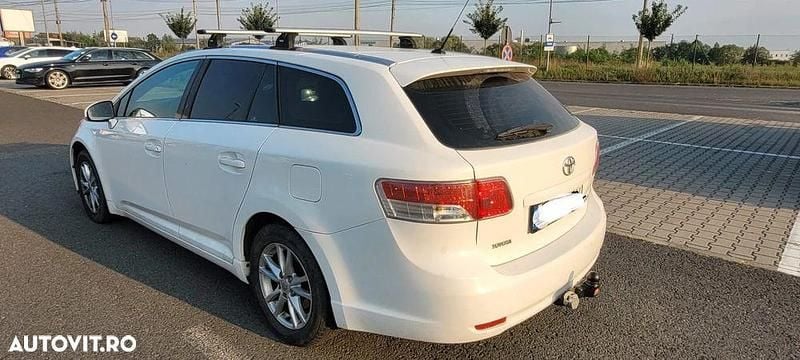 Culoarealb Second-hand 2010 Toyota Avensis Break | 5.600 EUR (Preț OK) - Imagine 1/4