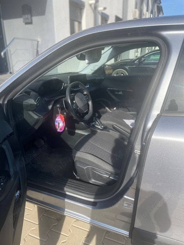 Gri Utilizat 2021 Peugeot 2008 Allure SUV | 18.000 EUR (Preț OK) - Imagine 1/4