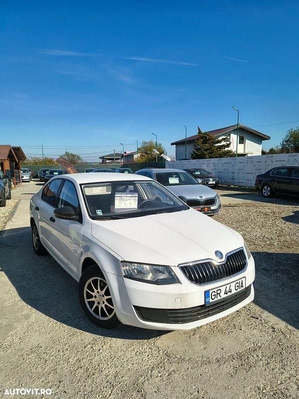 Culoarealb Second-hand 2014 Skoda Octavia Ambiente Berlinǎ | 6.990 EUR (Super Preț) - Imagine 1/4