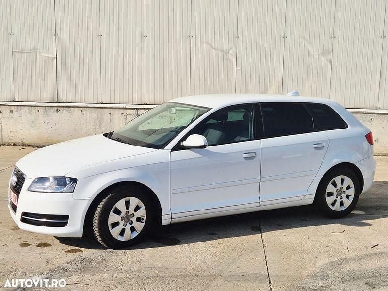 Second-hand Audi A3 Ambiente 105 CP (77 kW) 2011 Culoarealb Hatchback