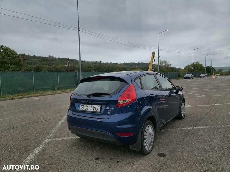 Culoarealbastru Utilizat 2009 Ford Fiesta Titanium Hatchback | 2.800 EUR (Preț bun) - Imagine 1/4