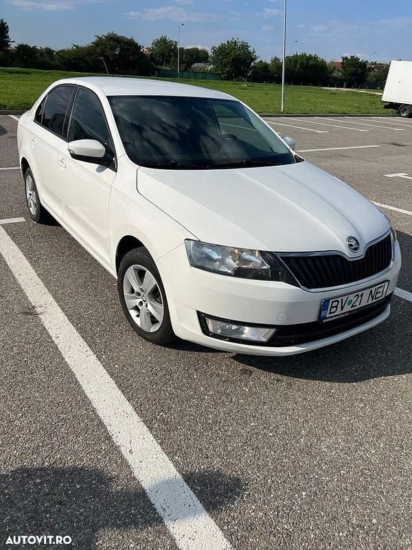 Alb Utilizat 2015 Skoda Rapid Ambition Hatchback | 6.500 EUR (Preț OK) - Imagine 1/4