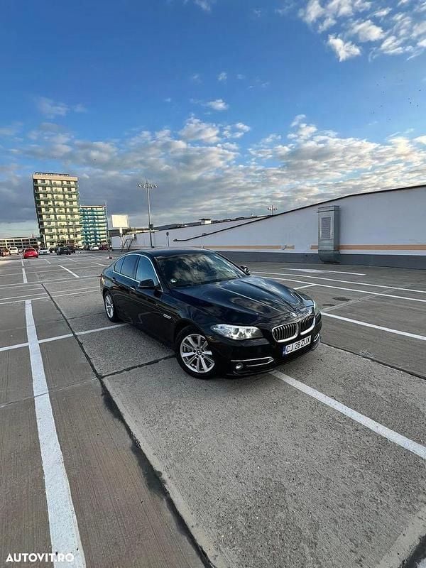 Culoarenegru Utilizat 2016 BMW 520 Berlinǎ | 14.800 EUR (Super Preț) - Imagine 1/4
