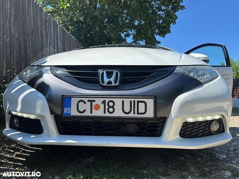 Culoarealb Second-hand 2012 Honda Civic Executive Berlinǎ | 7.000 EUR (Preț OK) - Imagine 1/4