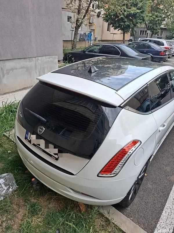 Second-hand Lancia Delta 120 CP (88 kW) 2015 Alb Hatchback