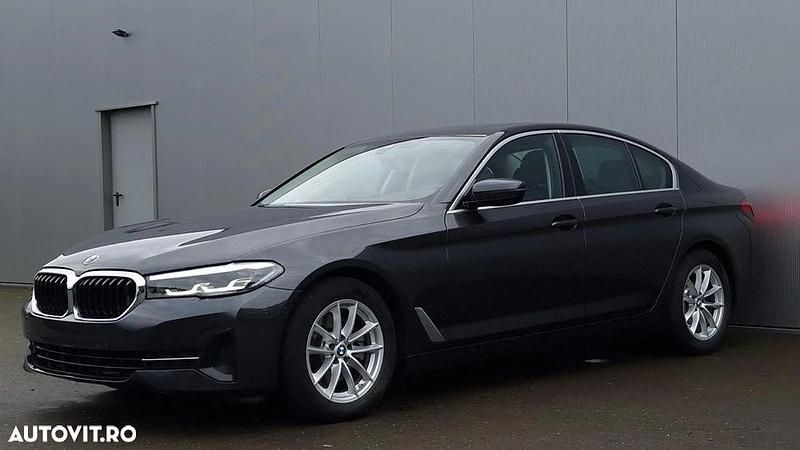 Culoarenegru Utilizat 2021 BMW 520 Berlinǎ | 29.500 EUR (Preț OK) - Imagine 1/4