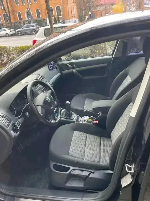 Negru Second-hand 2010 Skoda Octavia Berlinǎ | 2.300 EUR (Super Preț) - Imagine 1/4