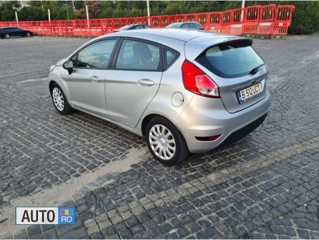 Second-hand Ford Fiesta 75 CP (55 kW) 2014 Argintiu Hatchback