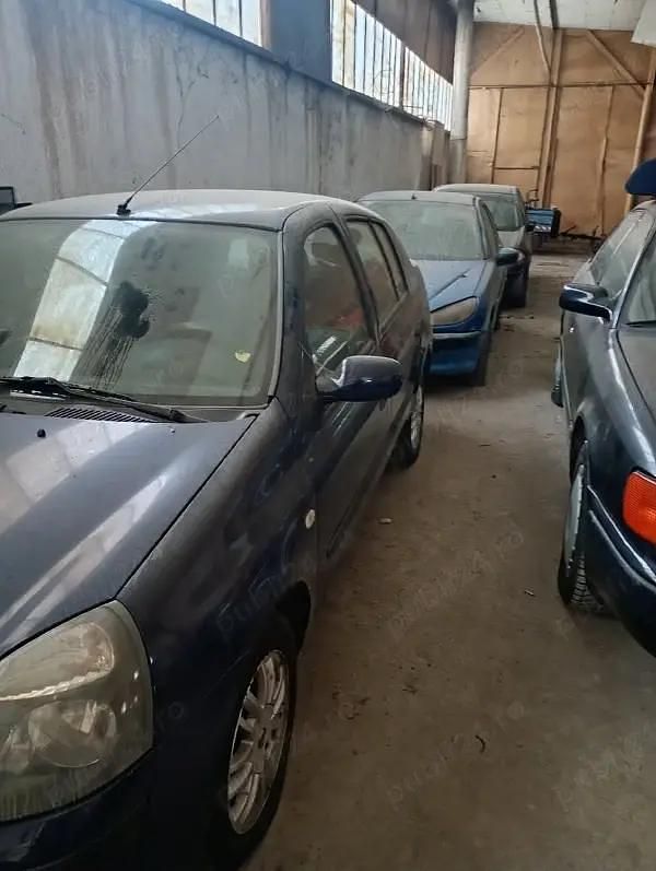 Second-hand Renault Clio II 75 CP (55 kW) 2005 Albastru Berlinǎ