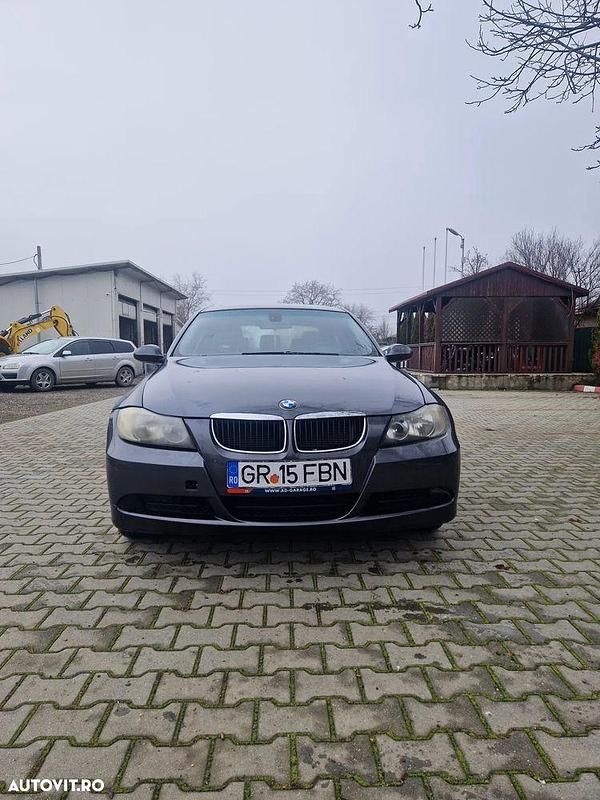 Second-hand BMW 318 Sport Line 143 CP (105 kW) 2007 Culoaregri Berlinǎ