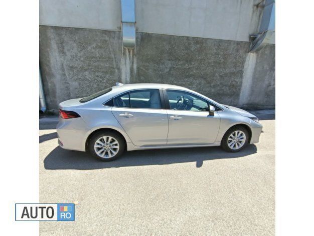 Gri Utilizat 2023 Toyota Corolla Berlinǎ | 27.500 EUR (Puțin scump) - Imagine 1/3