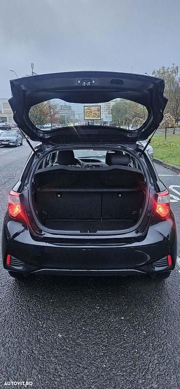 Second-hand Toyota Yaris Hybrid Edition 100 CP (73 kW) 2017 Culoarenegru