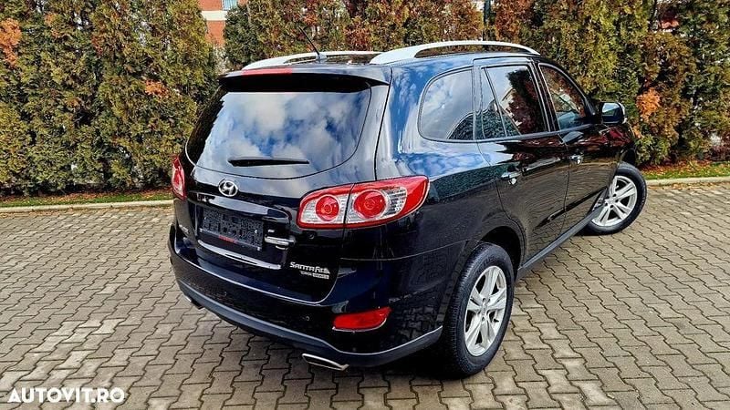 Second-hand Hyundai Santa Fe Premium 197 CP (144 kW) 2011 Culoarenegru SUV