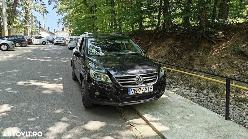 Culoarenegru Utilizat 2010 VW Tiguan Track & Field SUV | 7.990 EUR (Preț bun) - Imagine 1/4