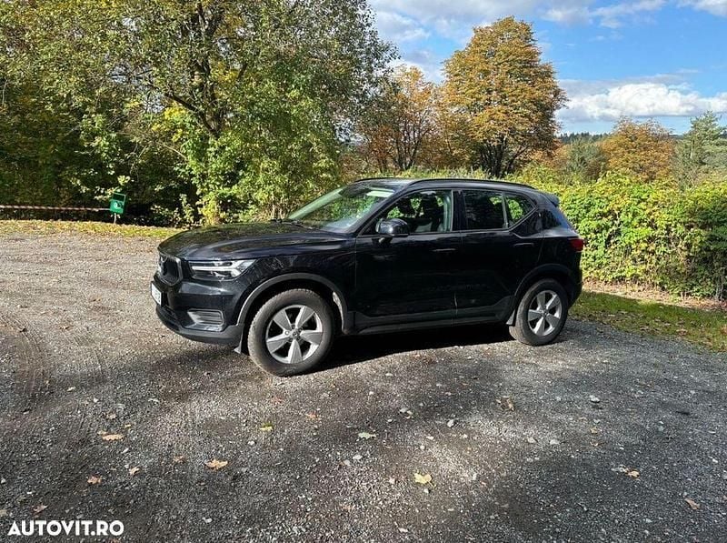 Culoarenegru Utilizat 2019 Volvo XC40 Momentum SUV | 22.204 EUR (Preț bun) - Imagine 1/4