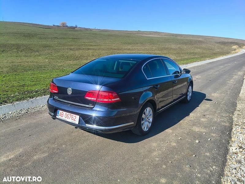 Second-hand VW Passat 105 CP (77 kW) 2012 Culoarealbastru Berlinǎ