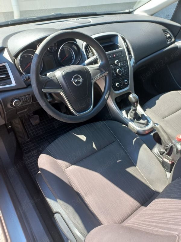 Utilizat 2011 Opel Astra Break | 3.950 EUR (Preț OK) - Imagine 1/4