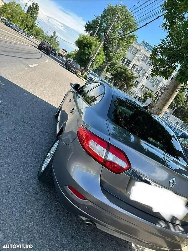 Gri Utilizat 2016 Renault Fluence Dynamique Berlinǎ | 6.990 EUR (Preț OK) - Imagine 1/4