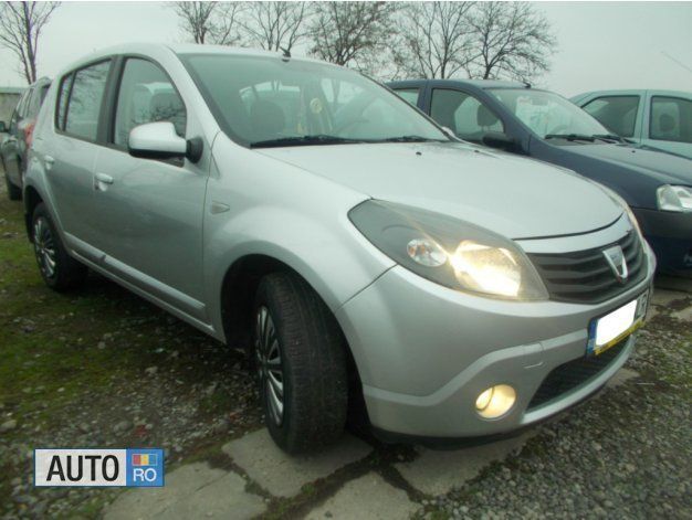 Gri Utilizat 2010 Dacia Sandero Hatchback | 3.250 EUR (Preț OK) - Imagine 1/4