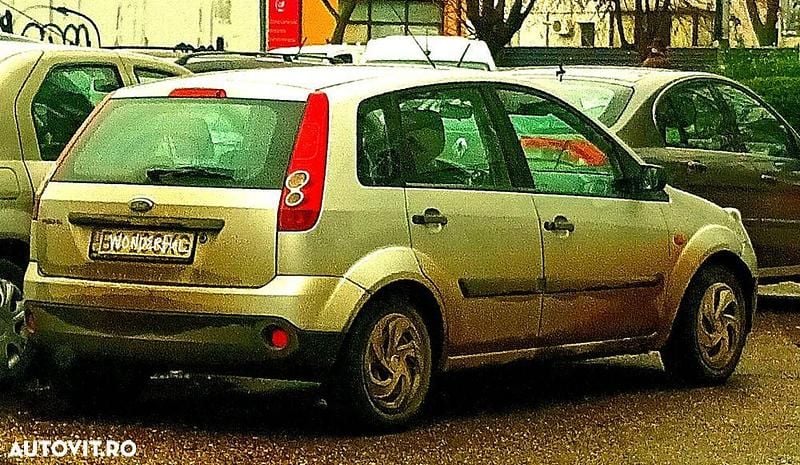 Culoareargint Utilizat 2005 Ford Fiesta Hatchback | 2.000 EUR (Preț OK) - Imagine 1/1