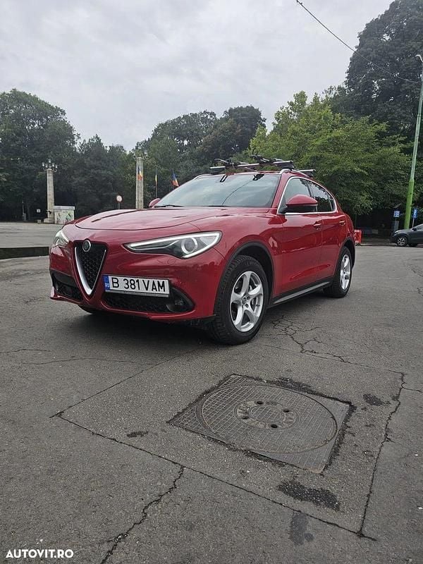 Culoarerosu Utilizat 2018 Alfa Romeo Stelvio Estrema SUV | 22.200 EUR (Preț OK) - Imagine 1/4
