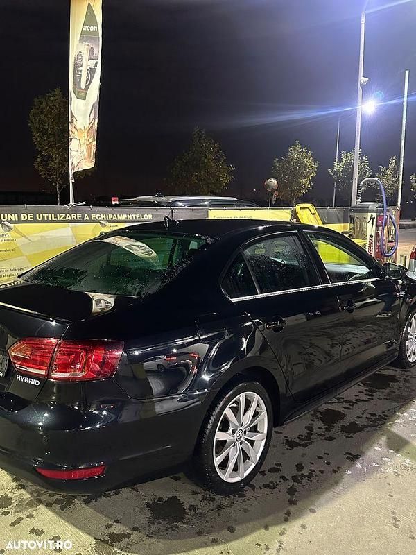 Culoarenegru Utilizat 2013 VW Jetta Highline Berlinǎ | 7.300 EUR (Preț OK) - Imagine 1/4