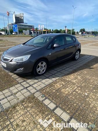 Gri Utilizat 2010 Opel Astra Hatchback | 2.900 EUR (Preț OK) - Imagine 1/4