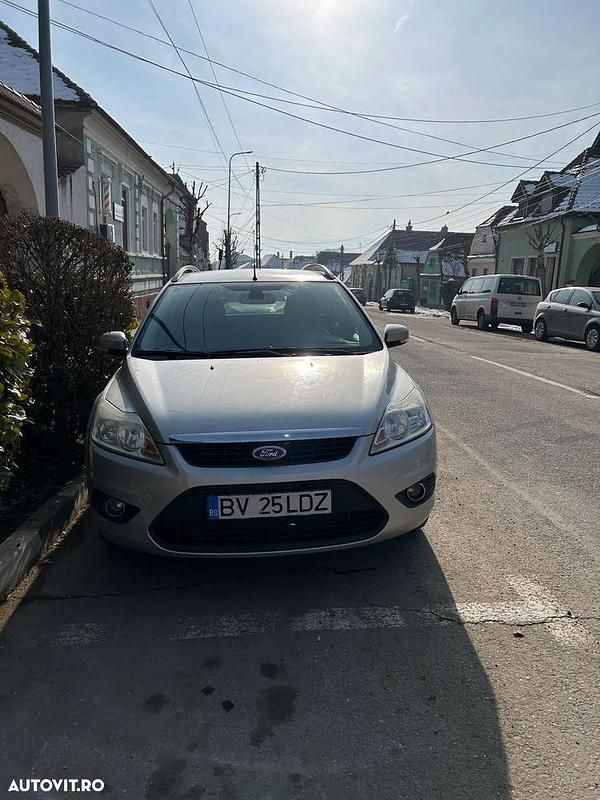 Culoareargint Utilizat 2010 Ford Focus Sport Break | 3.900 EUR (Preț OK) - Imagine 1/4
