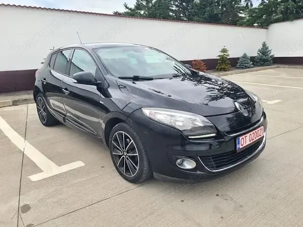 Albastru Utilizat 2013 Renault Mégane III Bose Edition Hatchback | 4.499 EUR (Super Preț) - Imagine 1/4