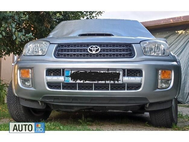 Second-hand Toyota RAV4 115 CP (84 kW) 2003 Argintiu SUV