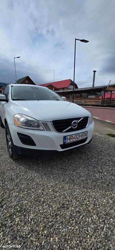 Alb Utilizat 2012 Volvo XC60 Summum SUV | 11.000 EUR (Preț OK) - Imagine 1/4