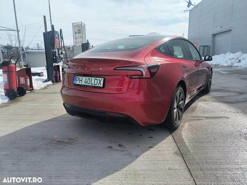 Second-hand Tesla Model 3 234 kW (319 CP) 2024 Culoarerosu Berlinǎ