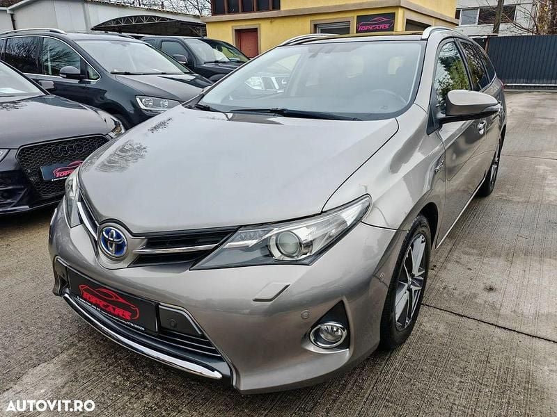 Second-hand Toyota Auris Hybrid Sol 99 CP (72 kW) 2015 Culoaremaro Break