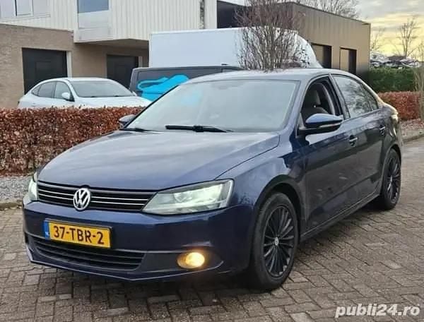 Second-hand VW Jetta 105 CP (77 kW) 2012 Albastru Berlinǎ
