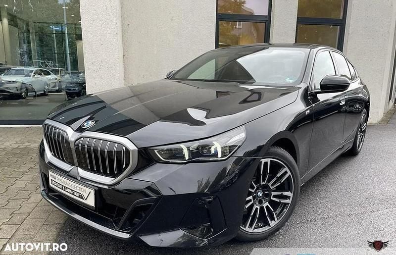 Culoarenegru Utilizat 2024 BMW 520 Comfort Edition Berlinǎ | 52.294 EUR (Preț OK) - Imagine 1/4