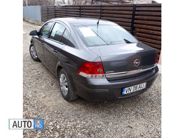 Gri metalizat Utilizat 2011 Opel Astra Berlinǎ | 5.800 EUR (Puțin scump) - Imagine 1/4