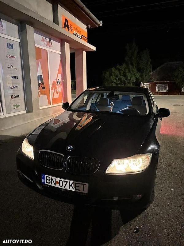Culoarenegru Utilizat 2011 BMW 318 Berlinǎ | 4.800 EUR (Preț OK) - Imagine 1/4