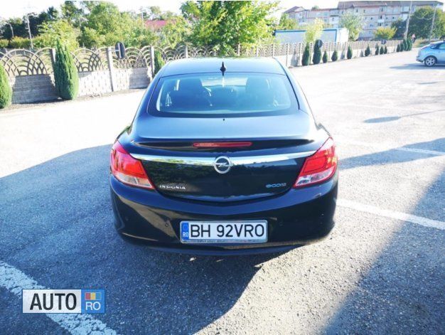 Second-hand Opel Insignia 131 CP (96 kW) 2011 Negru Berlinǎ