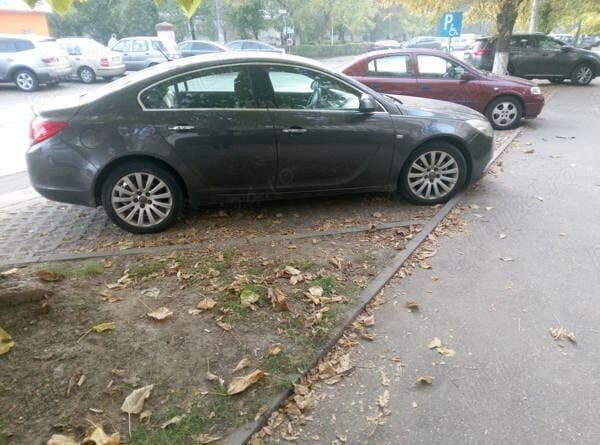 Utilizat 2010 Opel Insignia Berlinǎ | 3.000 EUR (Preț bun) - Imagine 1/2