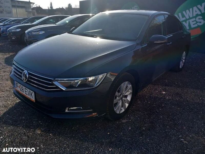 Gri Utilizat 2019 VW Passat Berlinǎ | 16.950 EUR (Preț bun) - Imagine 1/4